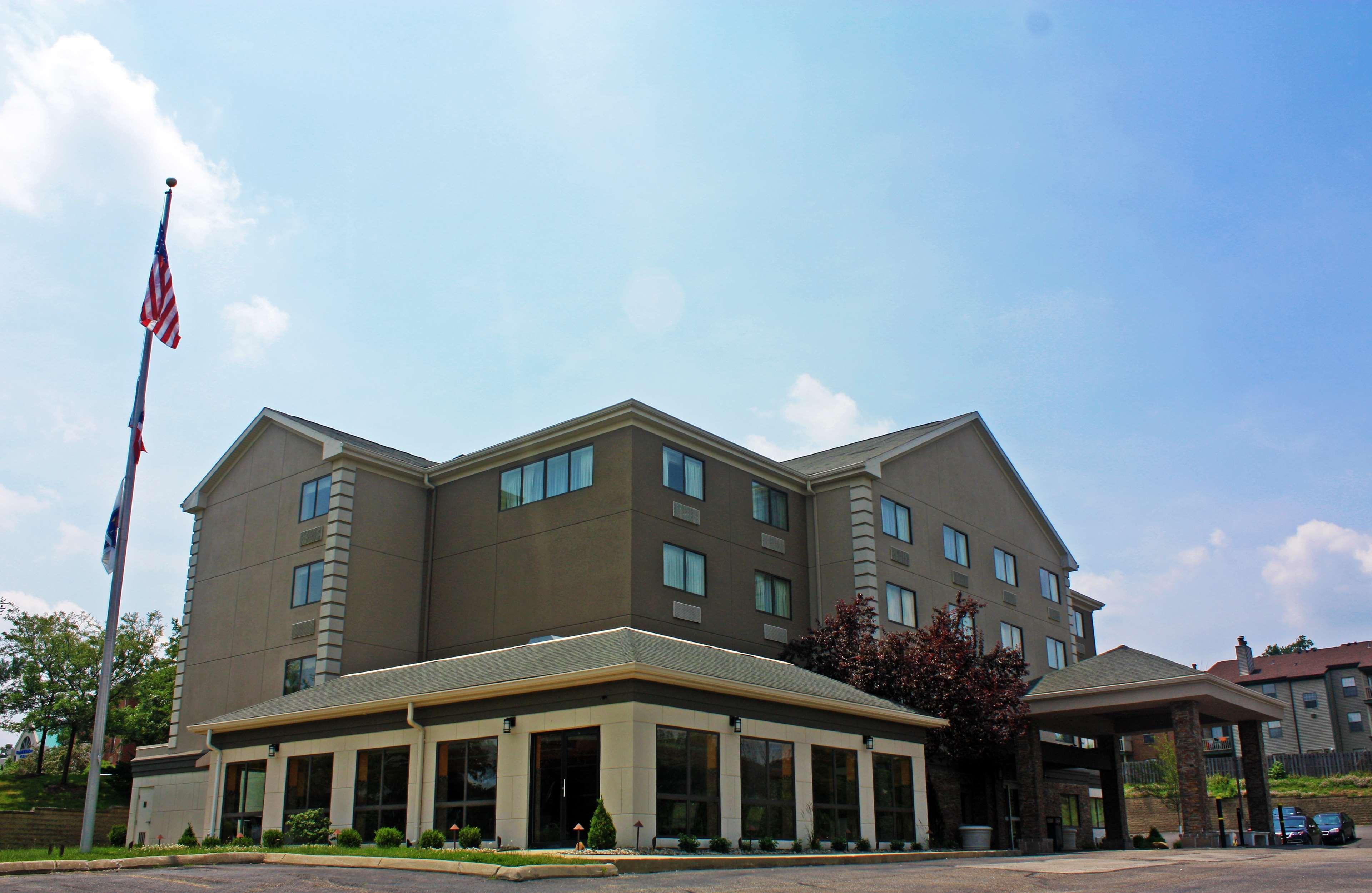 Comfort Inn & Suites Copley Akron Exterior photo